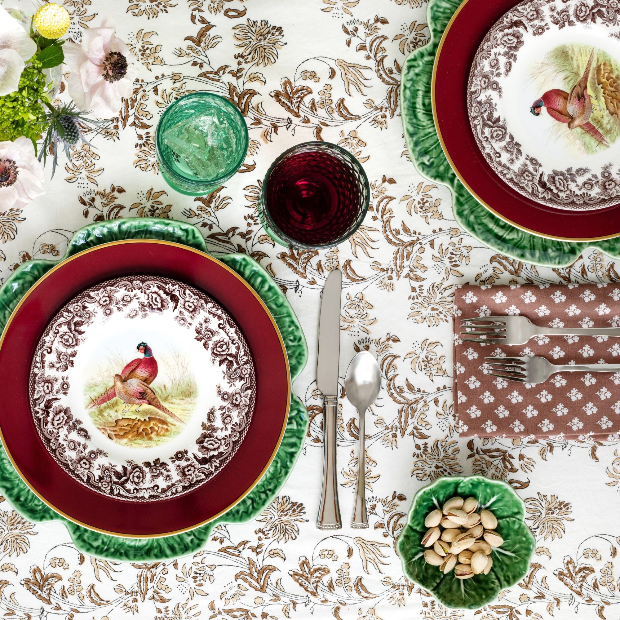 Add finishing touches o the table with the Cabbage Green fruit bowl.