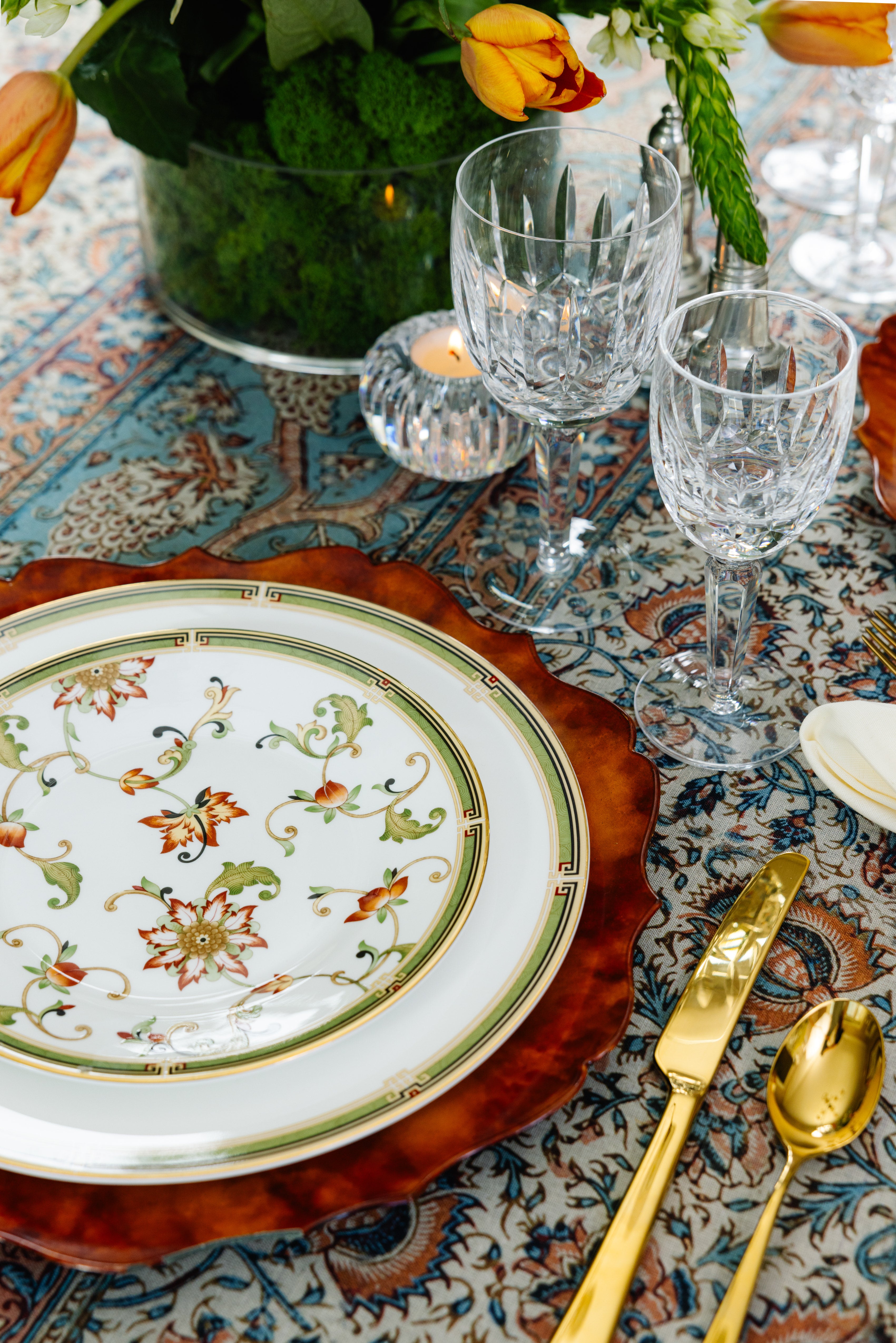 Oberon dinner and salad plate in a place setting